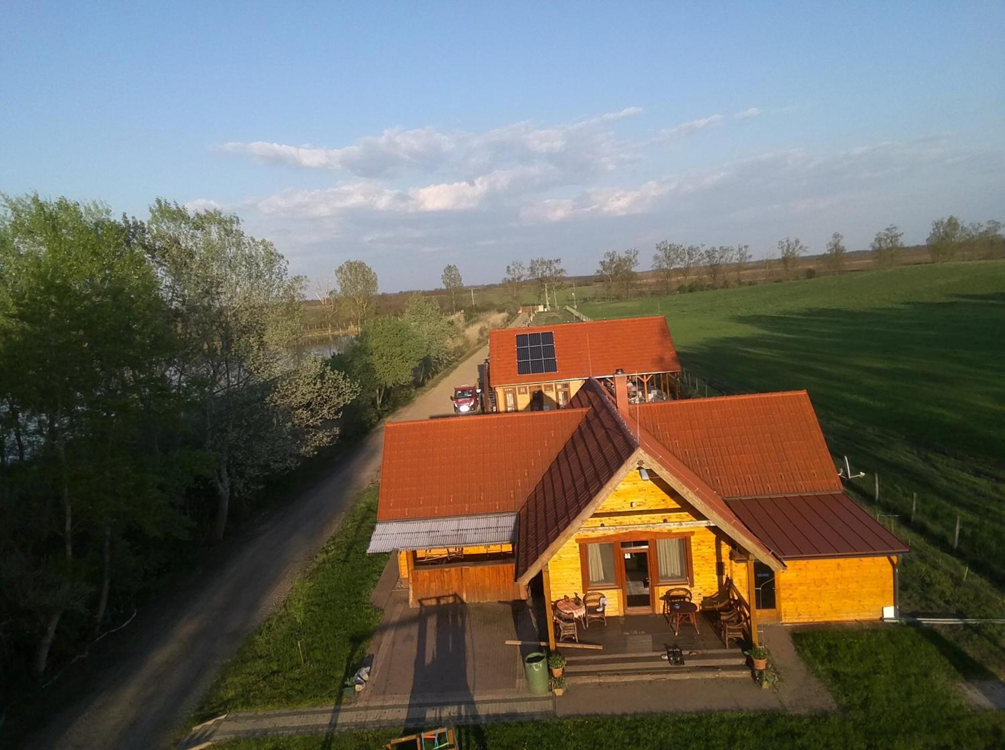 Tomajor Vendeghazak Apartment Tiszaeszlar Exterior photo