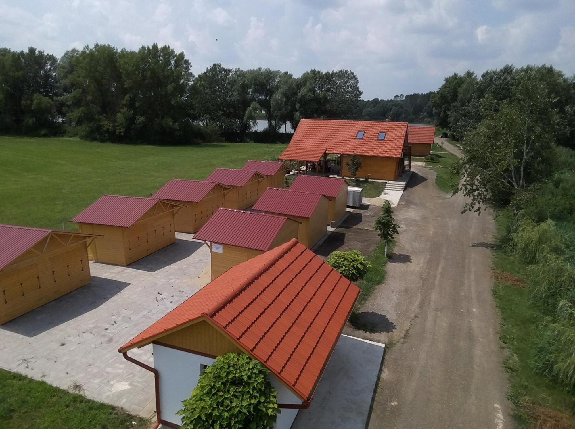 Tomajor Vendeghazak Apartment Tiszaeszlar Exterior photo